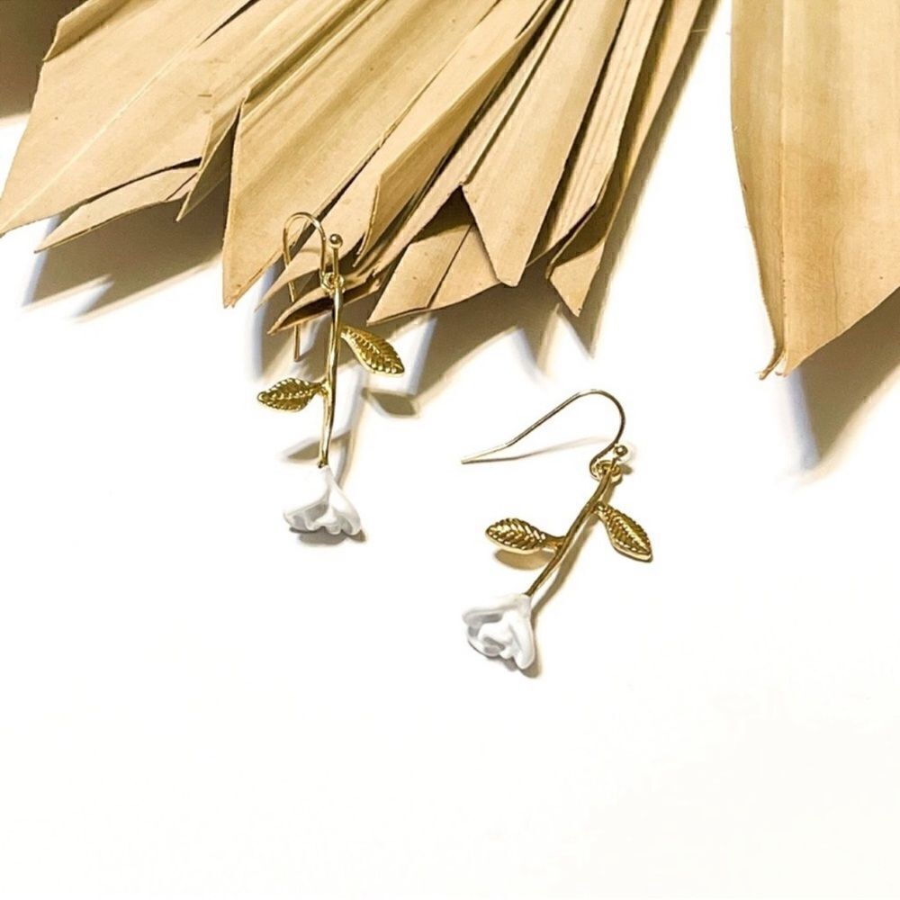 white flower earrings  #195